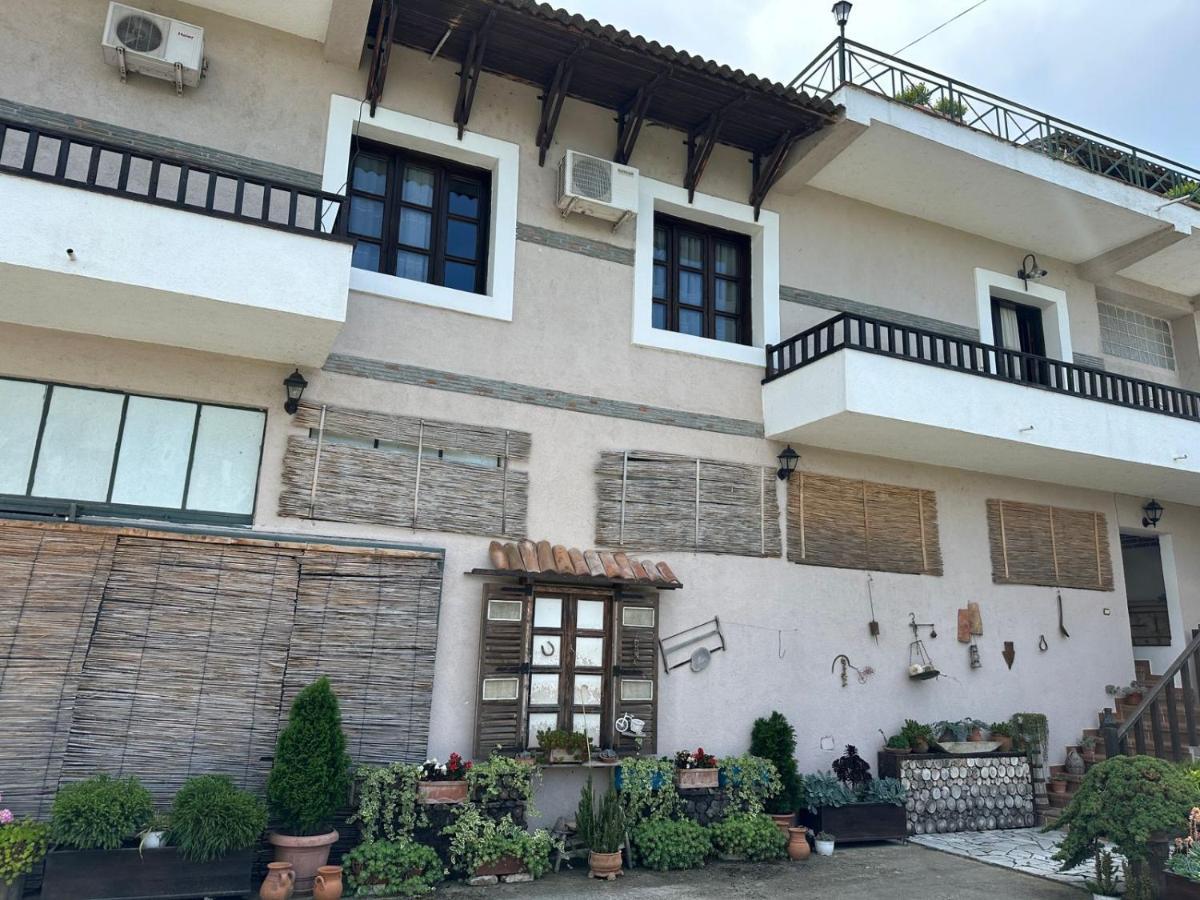 Bed & Breakfast Local Living Edi Berat Exterior photo