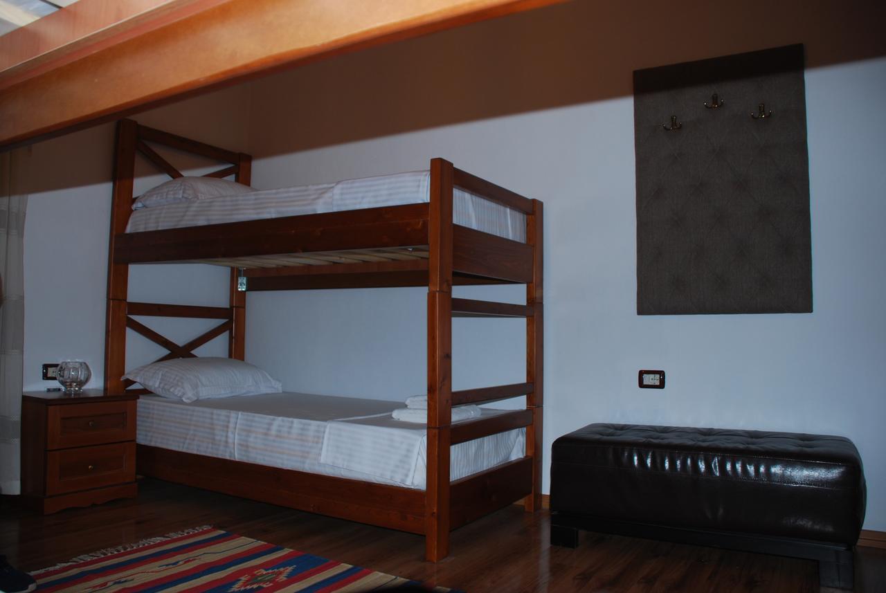 Bed & Breakfast Local Living Edi Berat Exterior photo