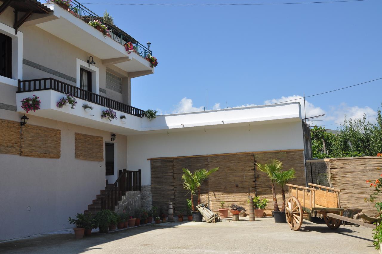 Bed & Breakfast Local Living Edi Berat Exterior photo