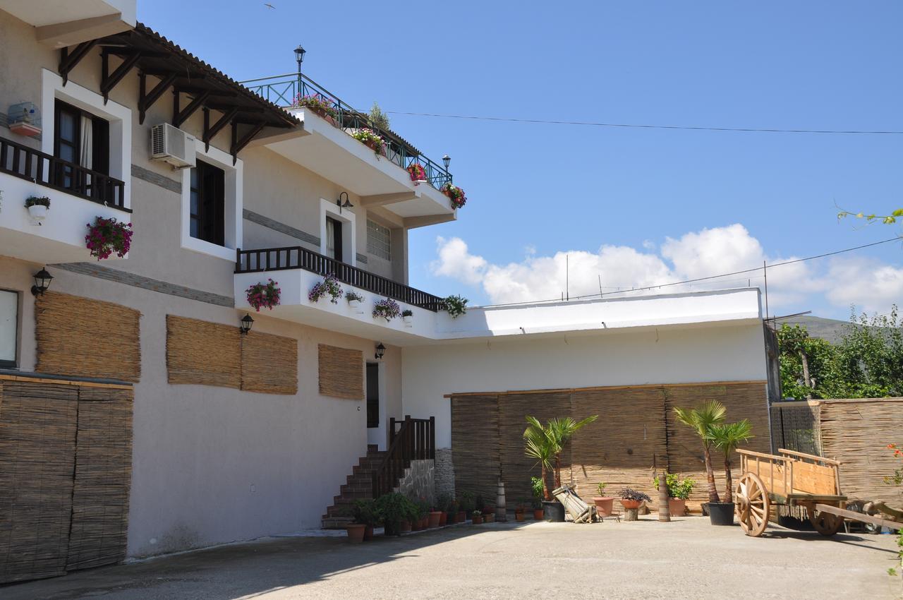 Bed & Breakfast Local Living Edi Berat Exterior photo