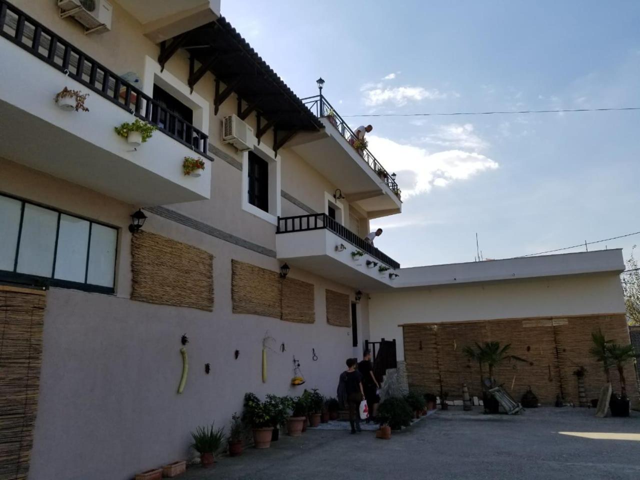 Bed & Breakfast Local Living Edi Berat Exterior photo