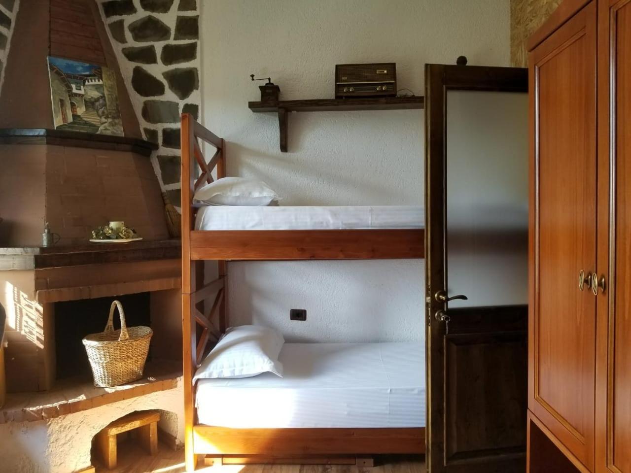 Bed & Breakfast Local Living Edi Berat Exterior photo